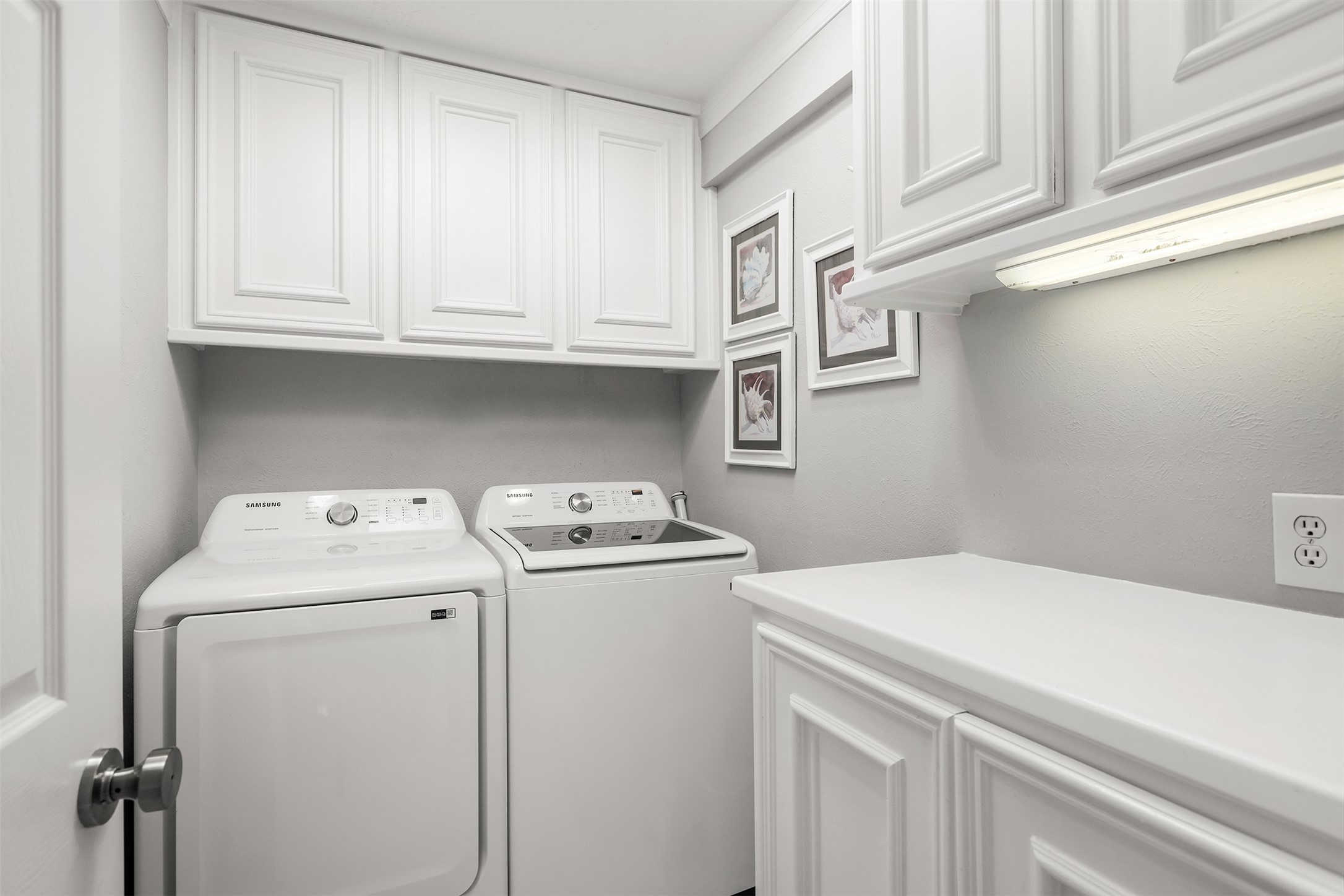 Nassau Bay, Texas, 77058, United States, 5 Bedrooms Bedrooms, ,5 BathroomsBathrooms,Residential,For Sale,1988330