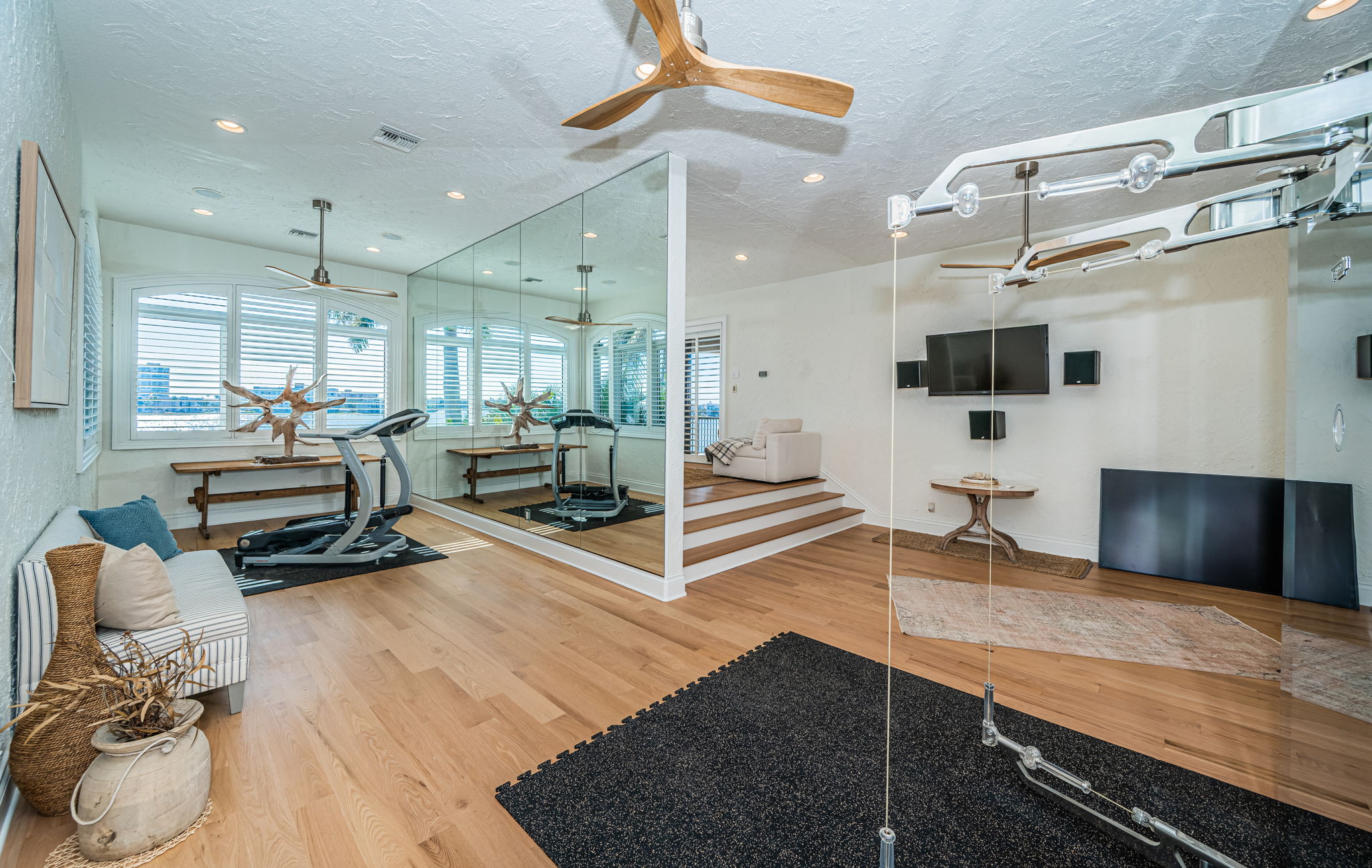 St Petersburg, Florida, 33707, United States, 5 Bedrooms Bedrooms, ,5 BathroomsBathrooms,Residential,For Sale,2007772