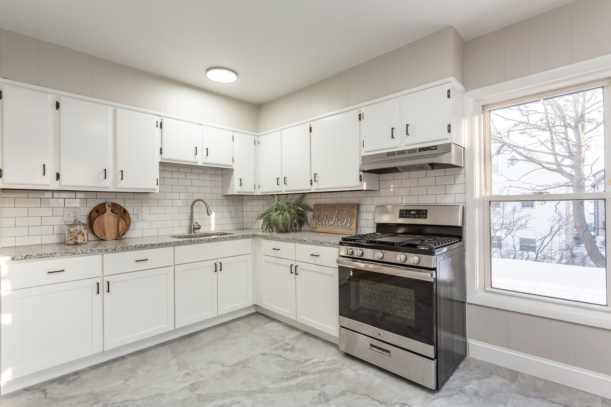 New Bedford, Massachusetts, 02744, United States, 7 Bedrooms Bedrooms, ,2 BathroomsBathrooms,Residential,For Sale,2012325