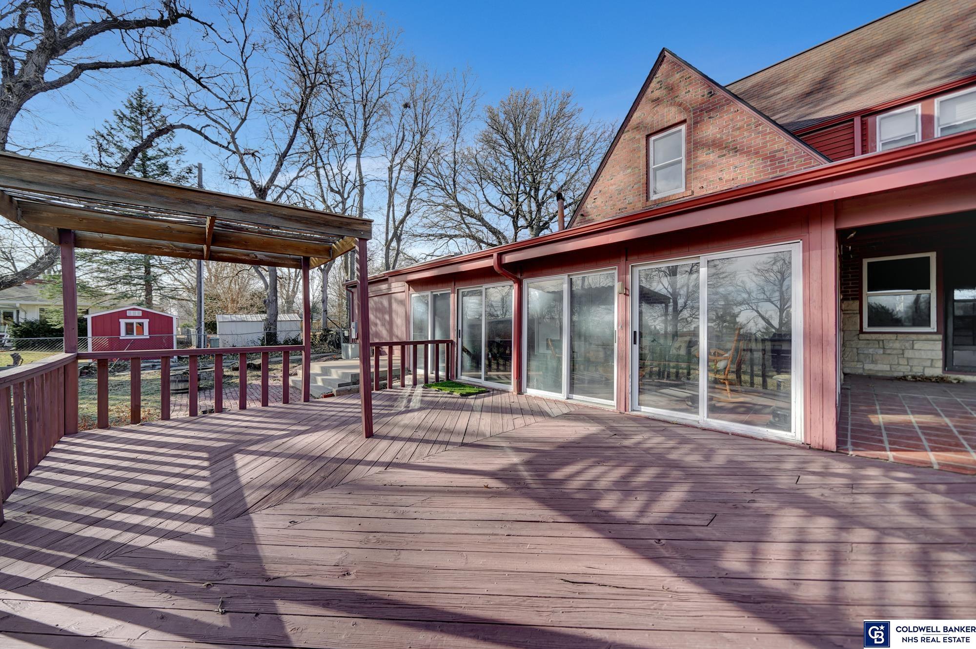 Lincoln, Nebraska, 68510, United States, 6 Bedrooms Bedrooms, ,2 BathroomsBathrooms,Residential,For Sale,1796246