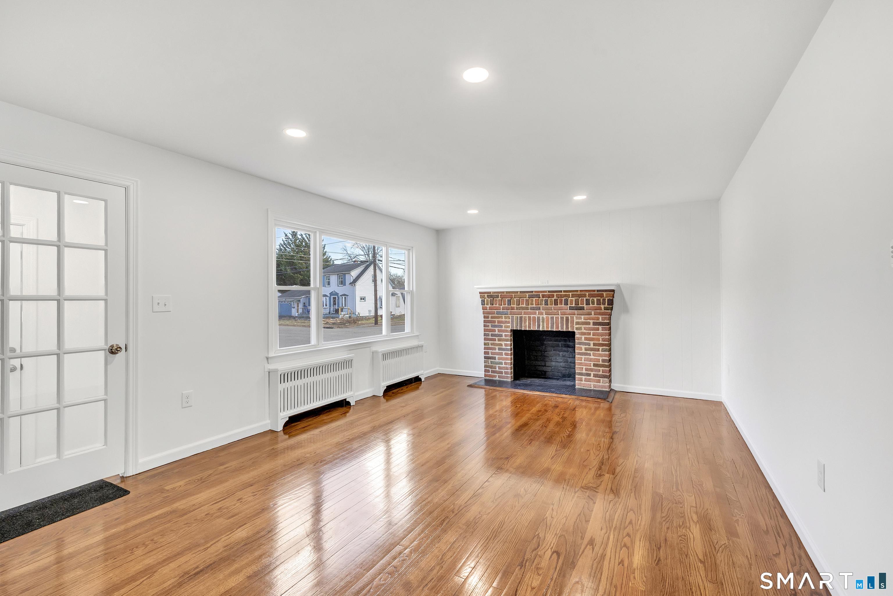 North Haven, Connecticut, 06473, United States, 3 Bedrooms Bedrooms, ,3 BathroomsBathrooms,Residential,For Sale,2011672