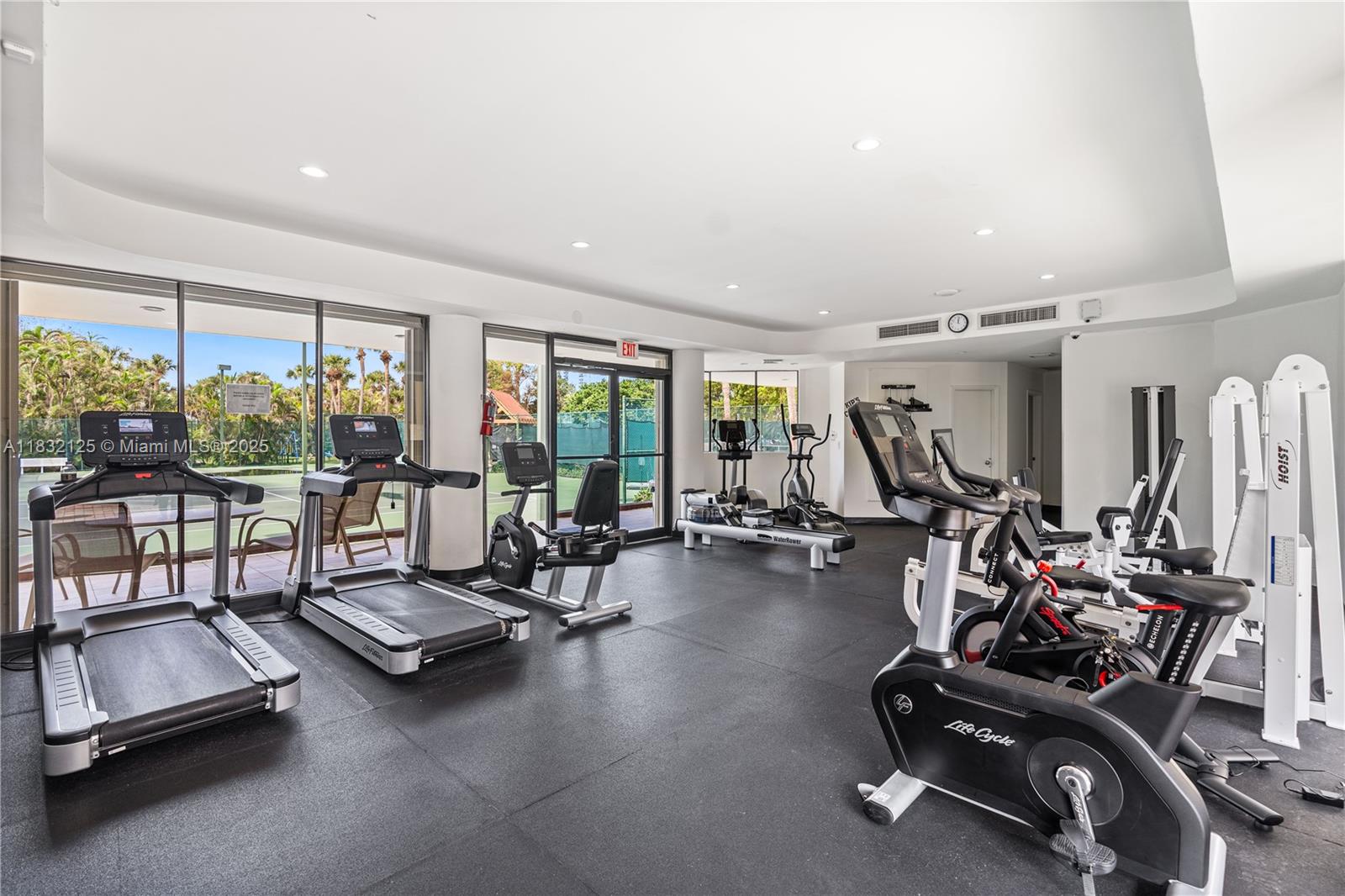 Aventura, Florida, 33180, United States, 2 Bedrooms Bedrooms, ,3 BathroomsBathrooms,Residential,For Sale,1885240