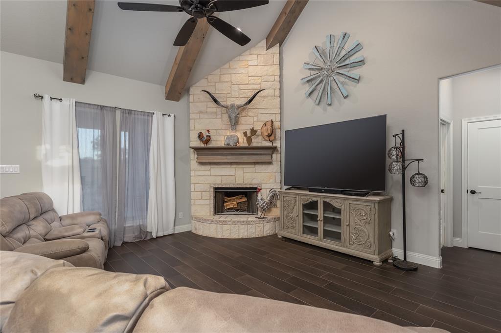 Springtown, Texas, 76082, United States, 4 Bedrooms Bedrooms, ,2 BathroomsBathrooms,Residential,For Sale,1980102