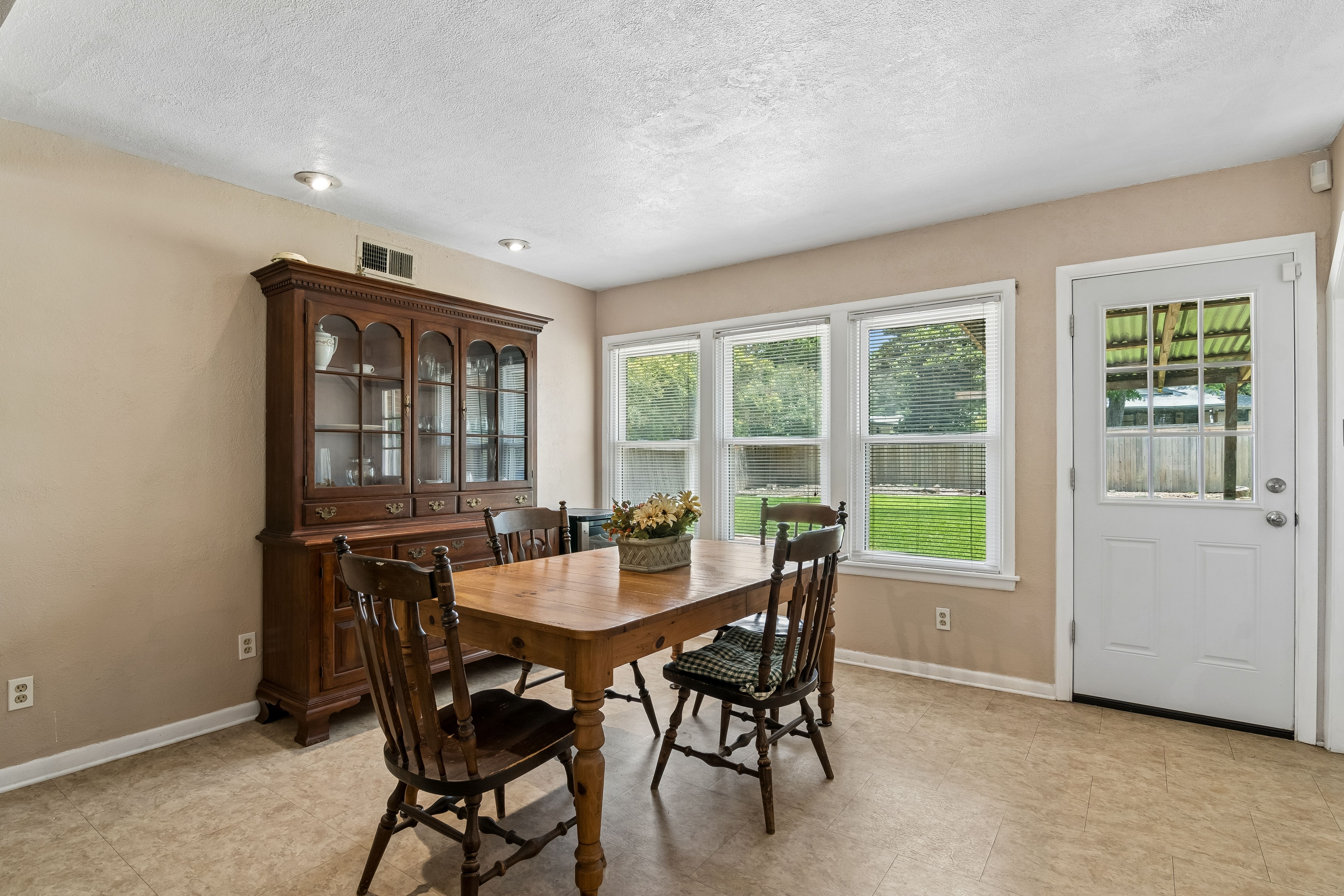  Beautifully Updated Home with Spacious Backyard - 物件實景