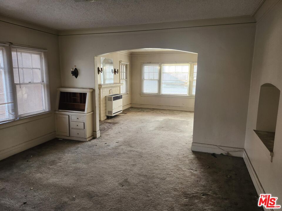 Los Angeles, California, 90037, United States, 4 Bedrooms Bedrooms, ,Residential,For Sale,2000606