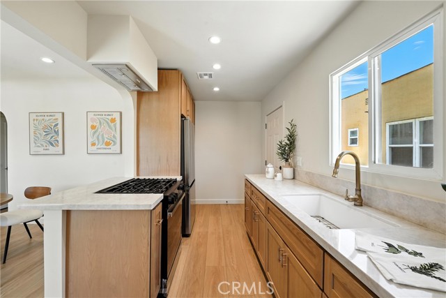 Los Angeles, California, 90047, United States, 2 Bedrooms Bedrooms, ,2 BathroomsBathrooms,Residential,For Sale,1935567