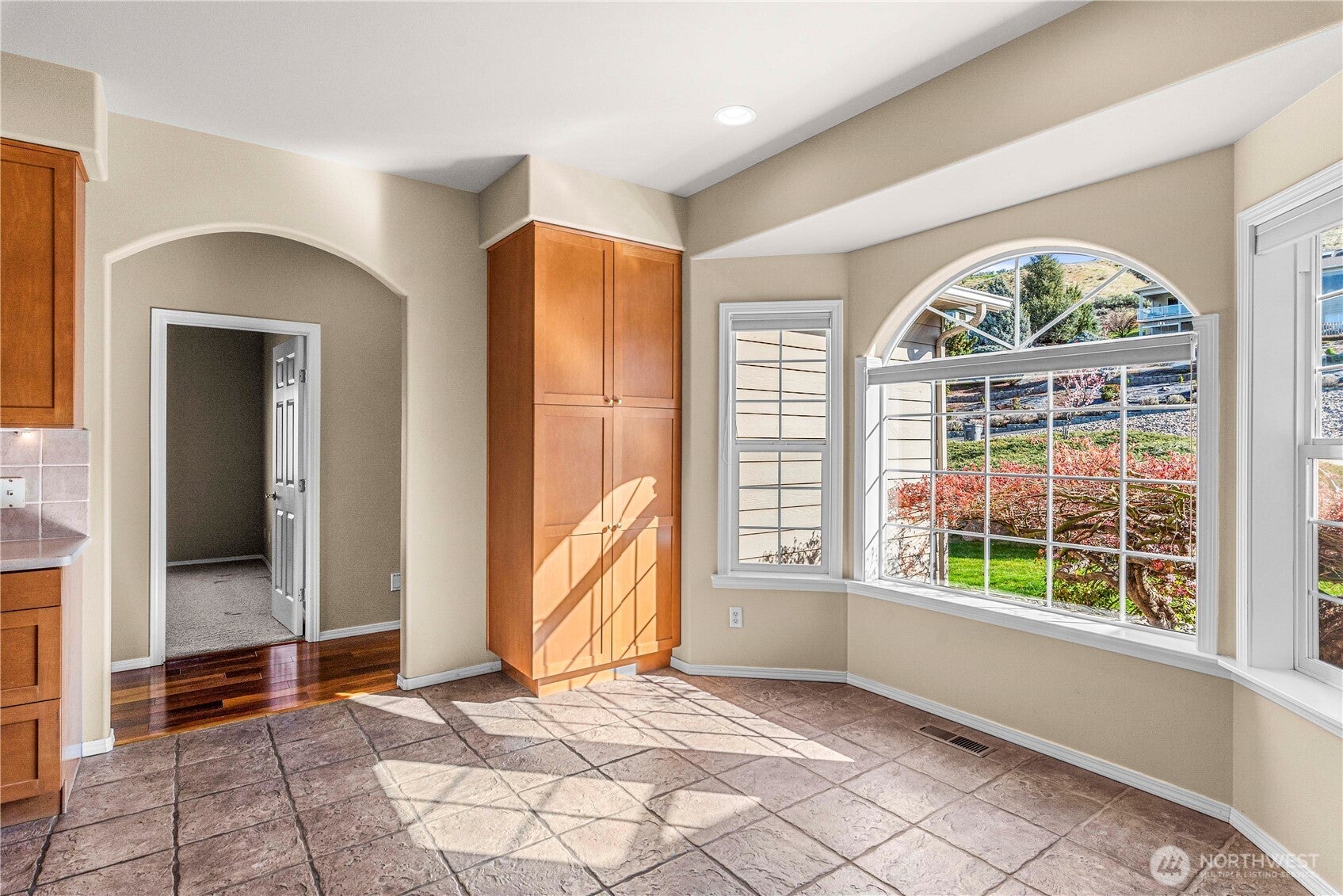 East Wenatchee, Washington, 98802, United States, 4 Bedrooms Bedrooms, ,3 BathroomsBathrooms,Residential,For Sale,1818465