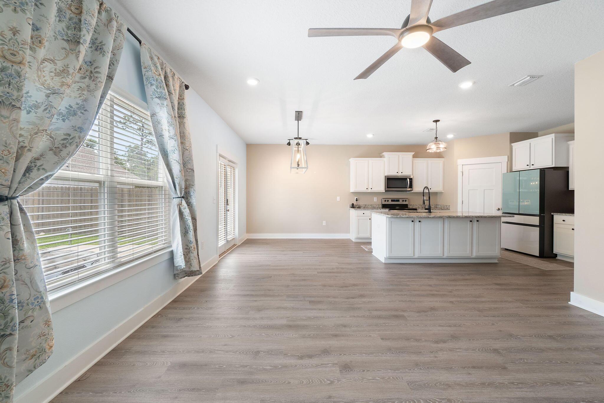 Gulf Breeze, Florida, 32563, United States, 5 Bedrooms Bedrooms, ,3 BathroomsBathrooms,Residential,For Sale,1934954