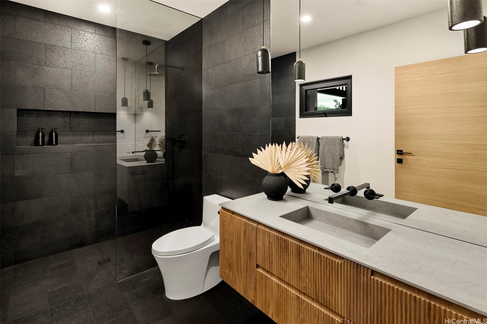 Honolulu, Hawaii, 96816, United States, 5 Bedrooms Bedrooms, ,6 BathroomsBathrooms,Residential,For Sale,1911393