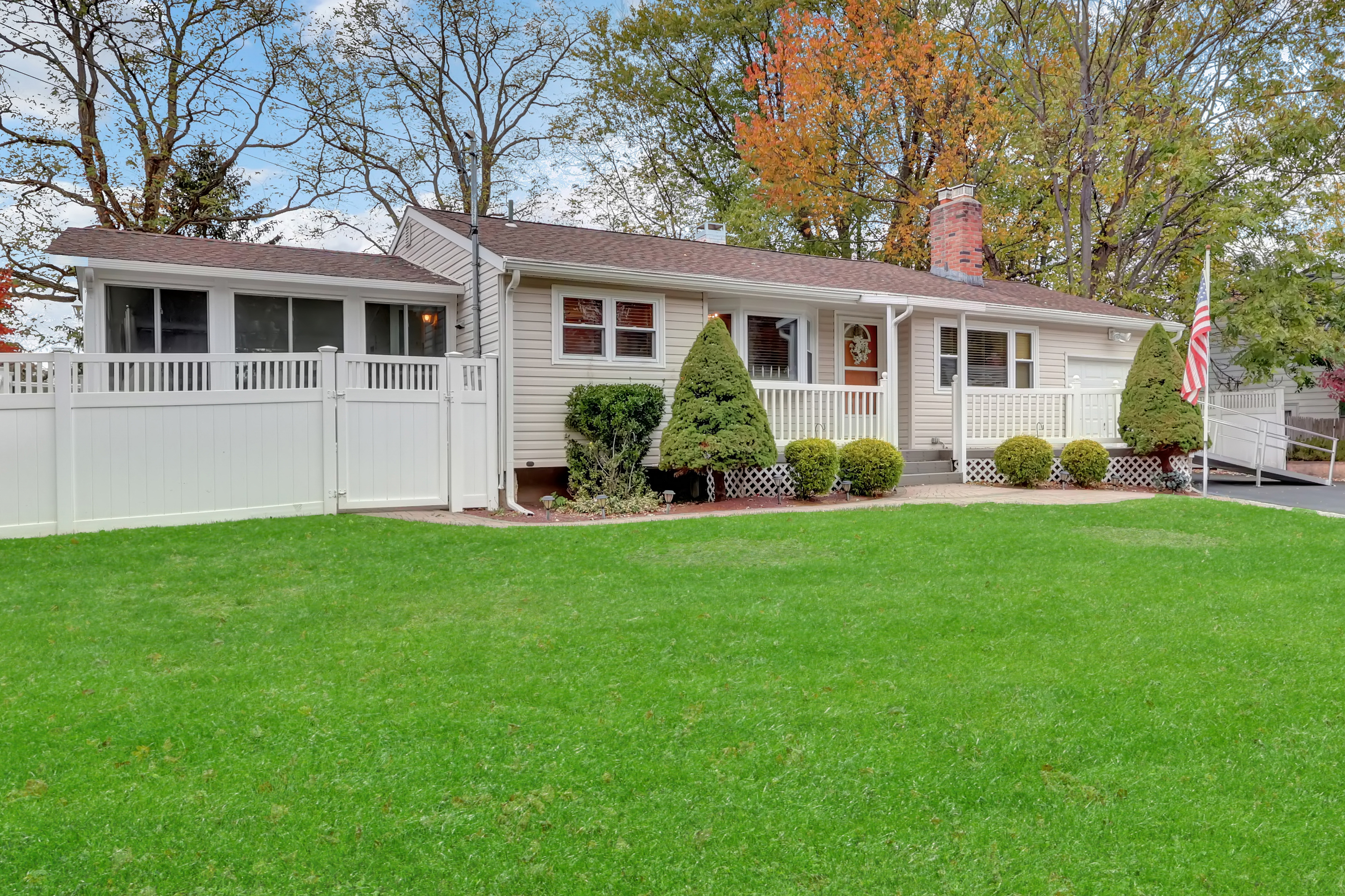 Selden, New York, 11784, United States, 2 Bedrooms Bedrooms, ,1 BathroomBathrooms,Residential,For Sale,1976692