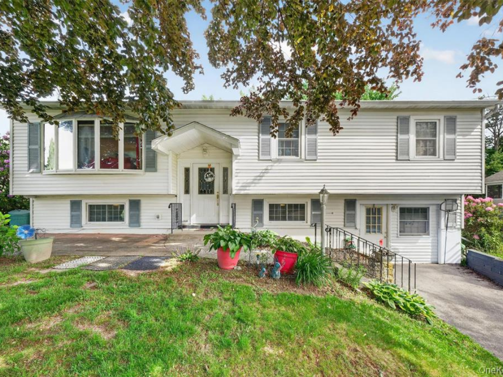 Wappingers Falls, New York, 12590, United States, 4 Bedrooms Bedrooms, ,2 BathroomsBathrooms,Residential,For Sale,2049359