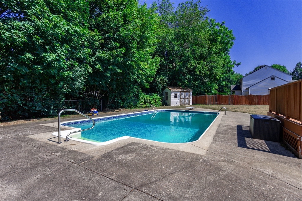 Saugus, Massachusetts, 01906, United States, 3 Bedrooms Bedrooms, ,2 BathroomsBathrooms,Residential,For Sale,1982387