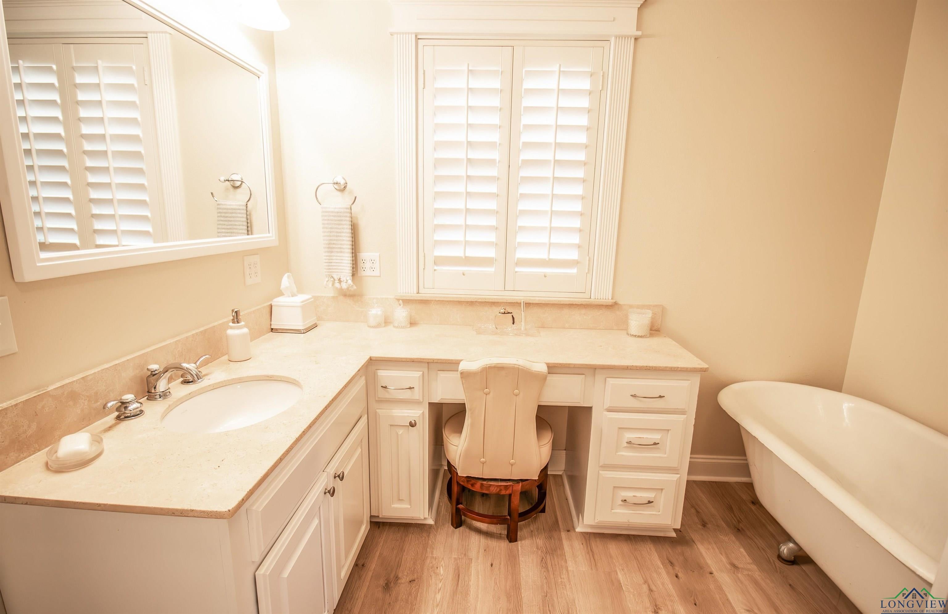 De Berry, Texas, 75639, United States, 4 Bedrooms Bedrooms, ,3 BathroomsBathrooms,Residential,For Sale,1980783