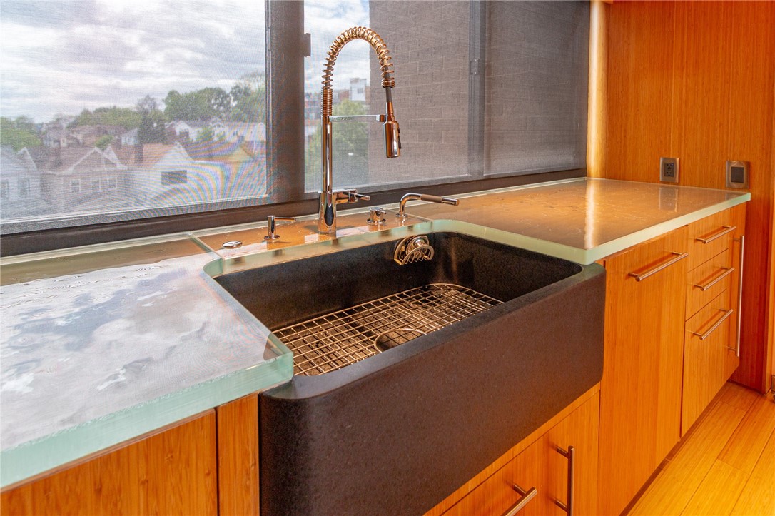 Pittsburgh, Pennsylvania, 15211, United States, 1 Bedroom Bedrooms, ,2 BathroomsBathrooms,Residential,For Sale,1981120