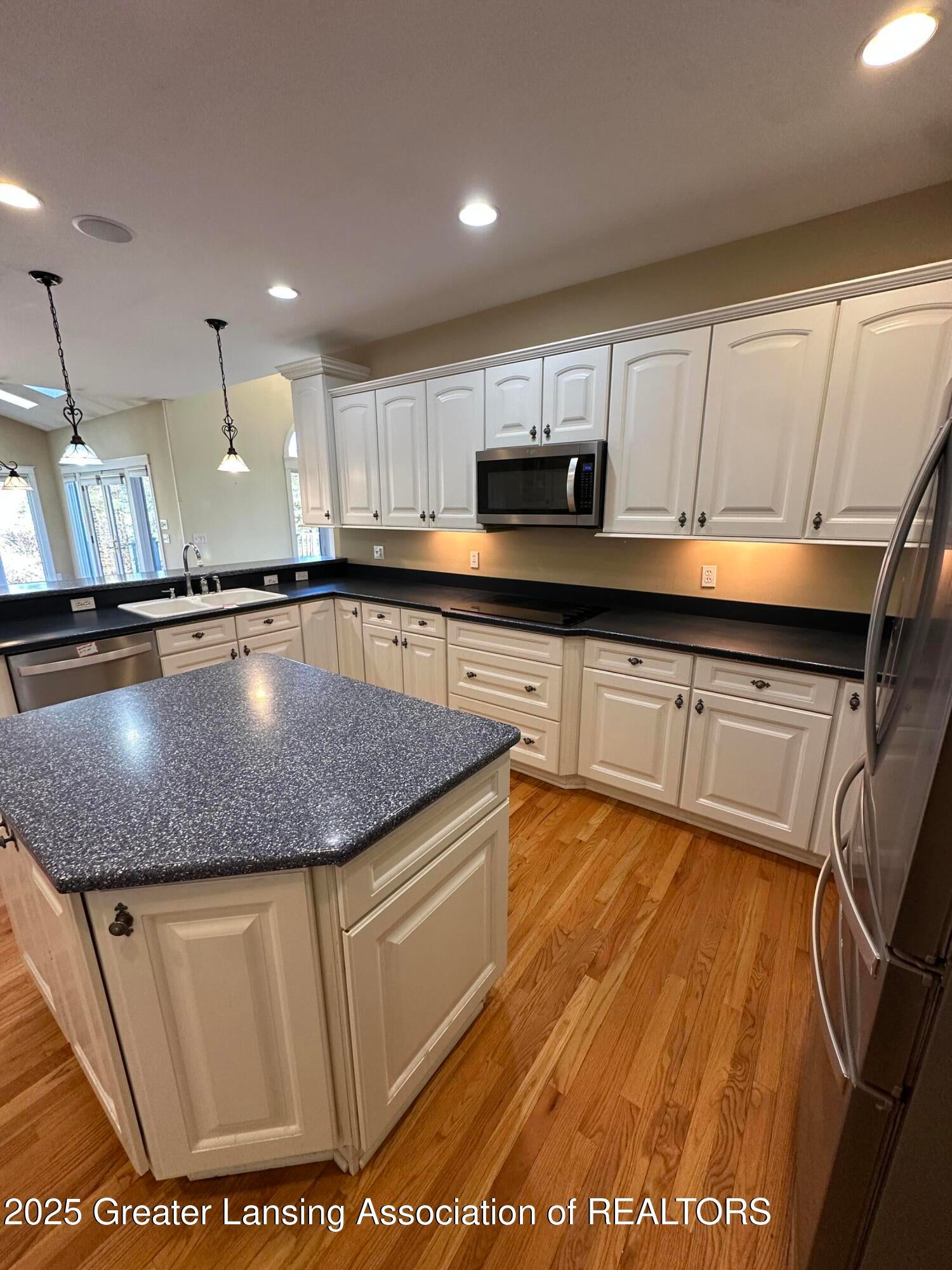 Lansing, Michigan, 48917, United States, 3 Bedrooms Bedrooms, ,4 BathroomsBathrooms,Residential,For Sale,1995579