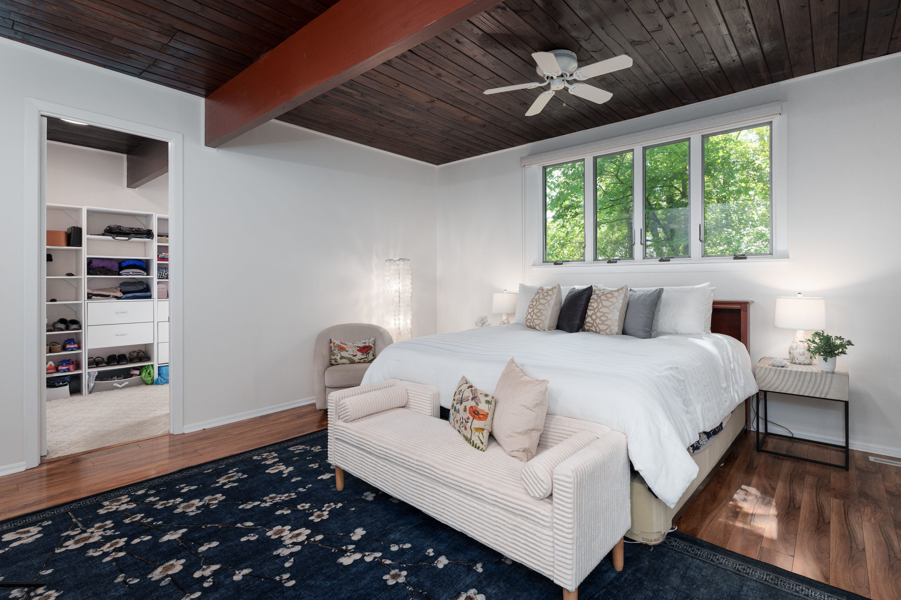  Coveted Western Section Mid-Century Modern Home with an Adaptable Floor Plan - 物件實景