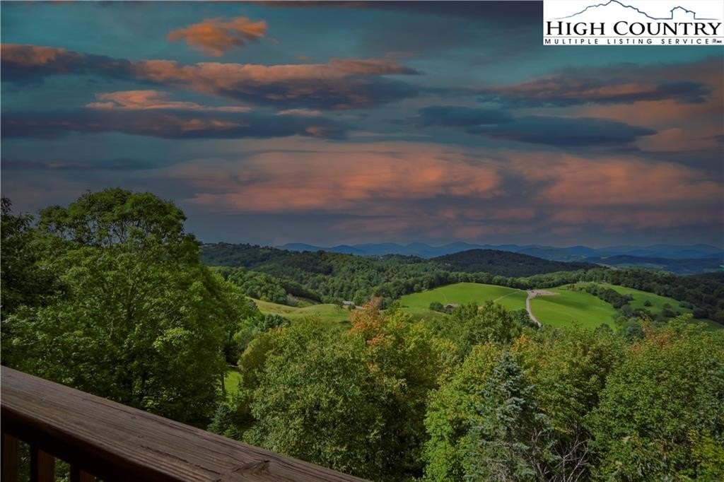 Boone, North Carolina, 28607, United States, 3 Bedrooms Bedrooms, ,3 BathroomsBathrooms,Residential,For Sale,1941298