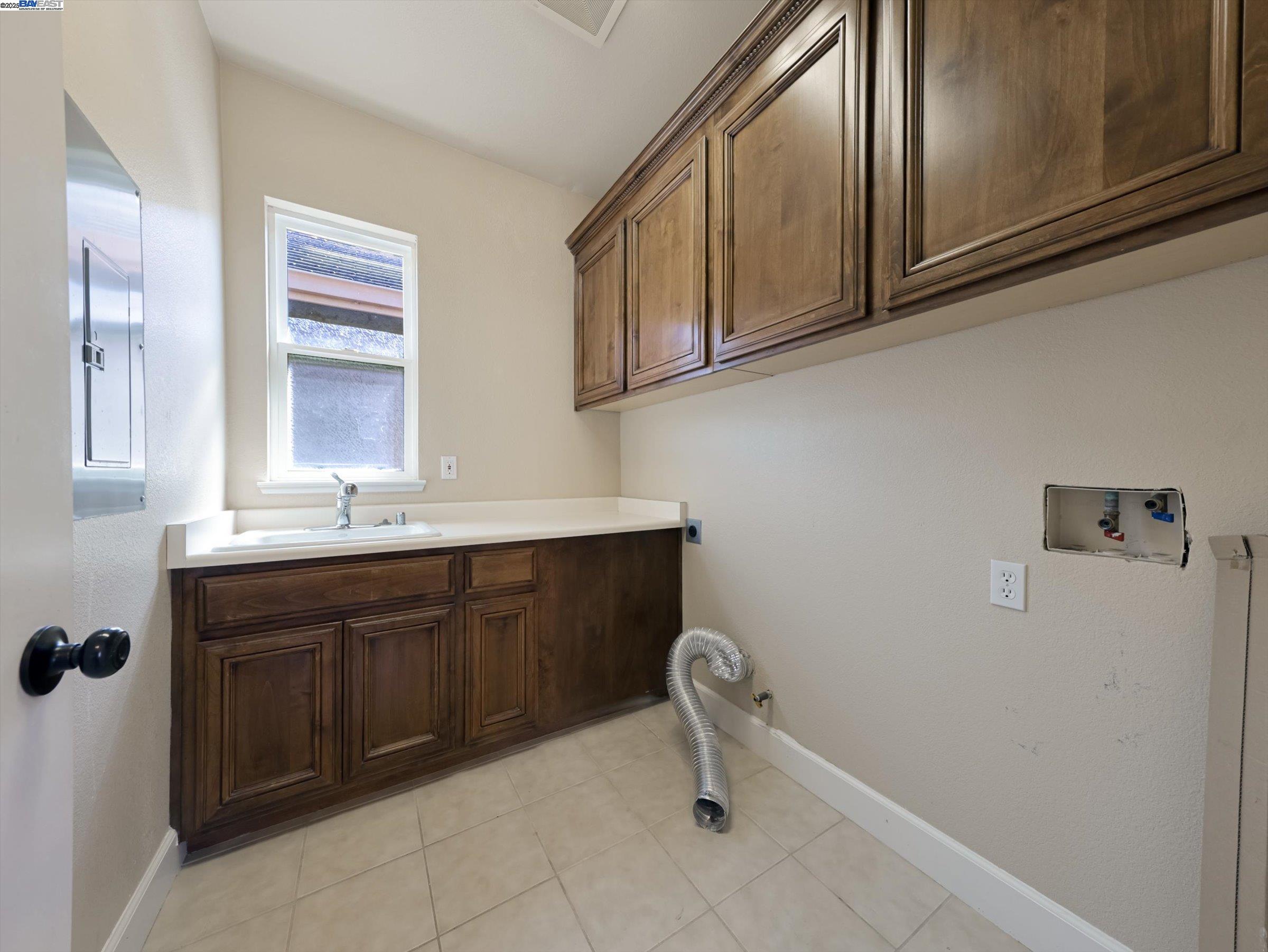 Vallejo, California, 94591, United States, 5 Bedrooms Bedrooms, ,5 BathroomsBathrooms,Residential,For Sale,2002289