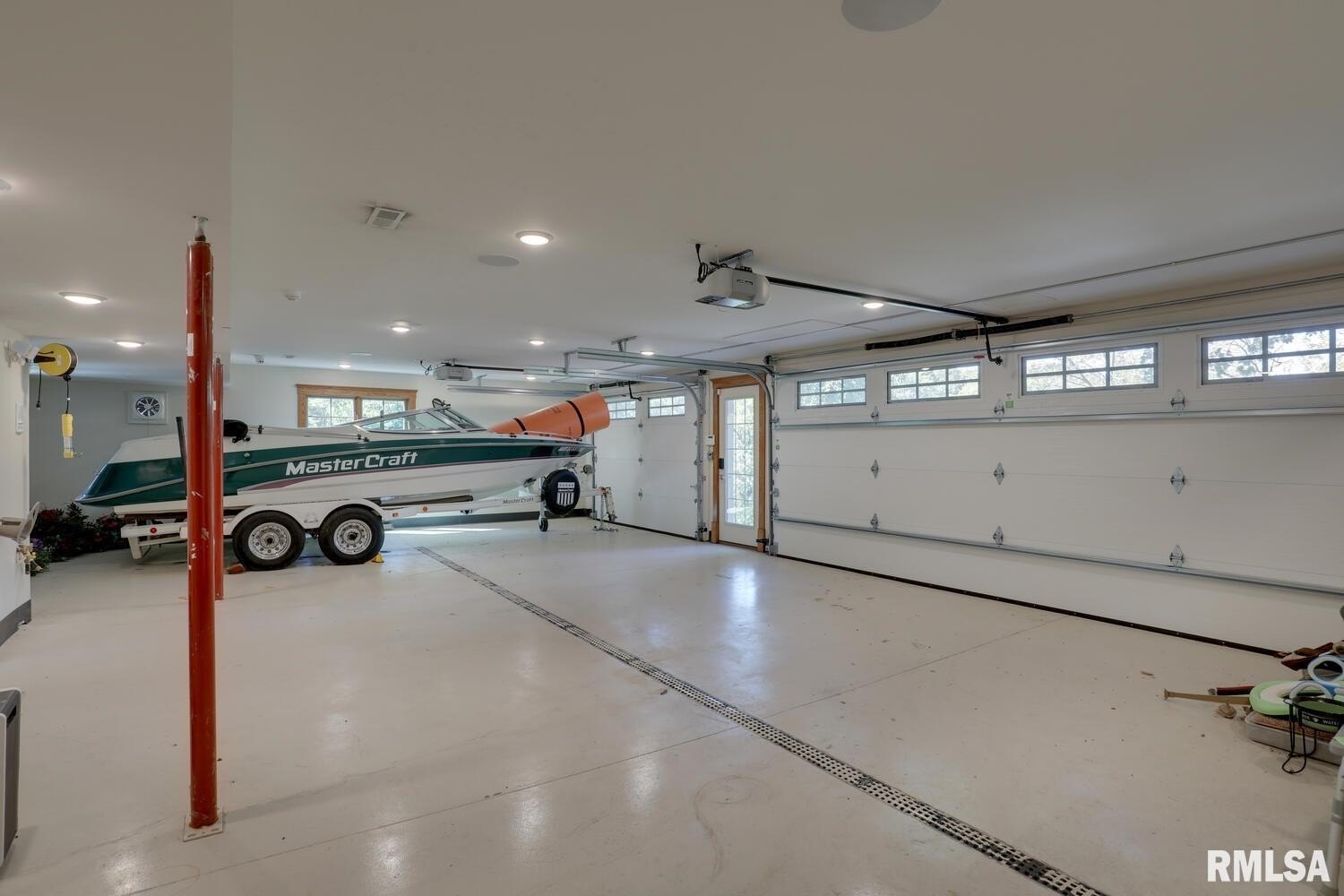 Macomb, Illinois, 61455, United States, 6 Bedrooms Bedrooms, ,5 BathroomsBathrooms,Residential,For Sale,1982236