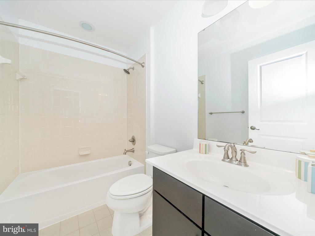 Greenbelt, Maryland, 20770, United States, 3 Bedrooms Bedrooms, ,4 BathroomsBathrooms,Residential,For Sale,1981928