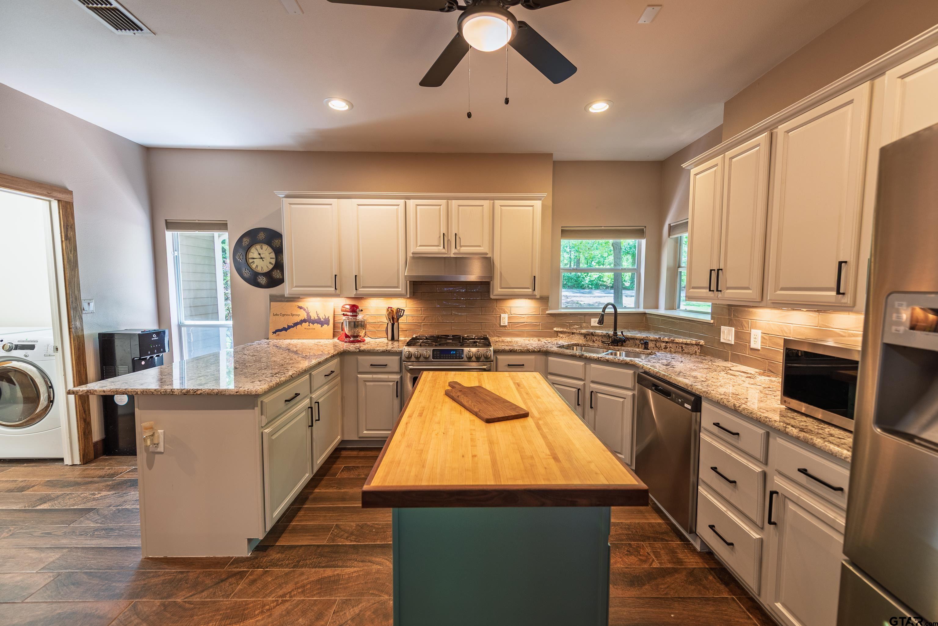 Scroggins, Texas, 75480, United States, 4 Bedrooms Bedrooms, ,3 BathroomsBathrooms,Residential,For Sale,1977459