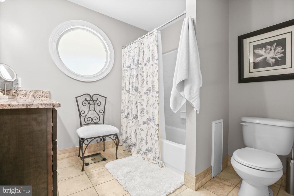 Fredericksburg, Virginia, 22407, United States, 5 Bedrooms Bedrooms, ,5 BathroomsBathrooms,Residential,For Sale,1927805