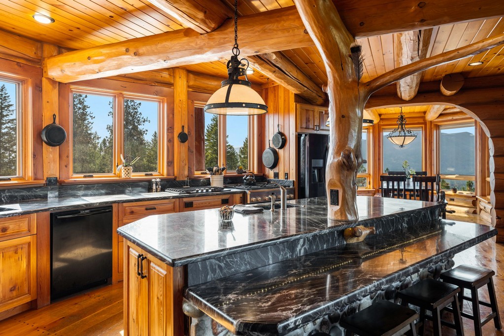 Bonners Ferry, Idaho, 83805, United States, 3 Bedrooms Bedrooms, ,4 BathroomsBathrooms,Residential,For Sale,1984473