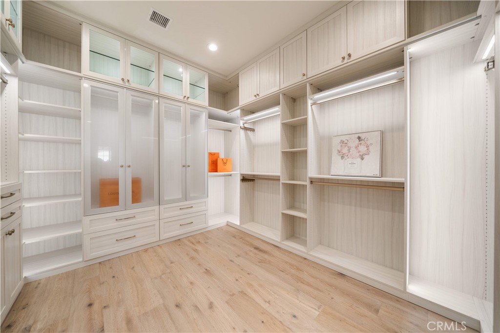 Irvine, California, 92602, United States, 5 Bedrooms Bedrooms, ,6 BathroomsBathrooms,Residential,For Sale,1982881