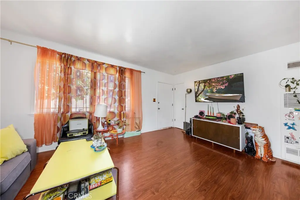 Los Angeles, California, 90016, United States, 4 Bedrooms Bedrooms, ,2 BathroomsBathrooms,Residential,For Sale,1979320