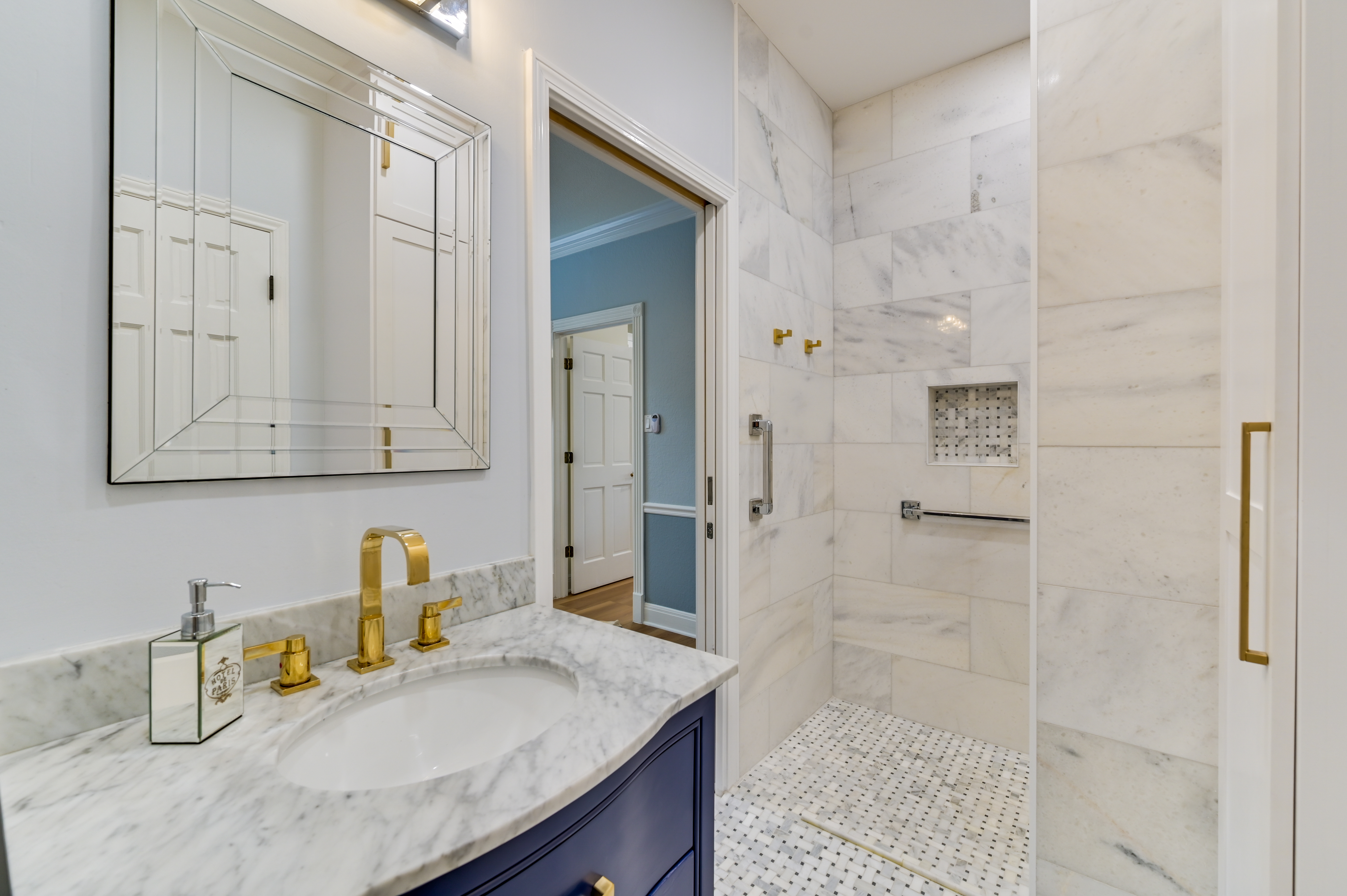  Impeccably Updated River Place Home Blending Warmth, Style & Luxury - 物件實景