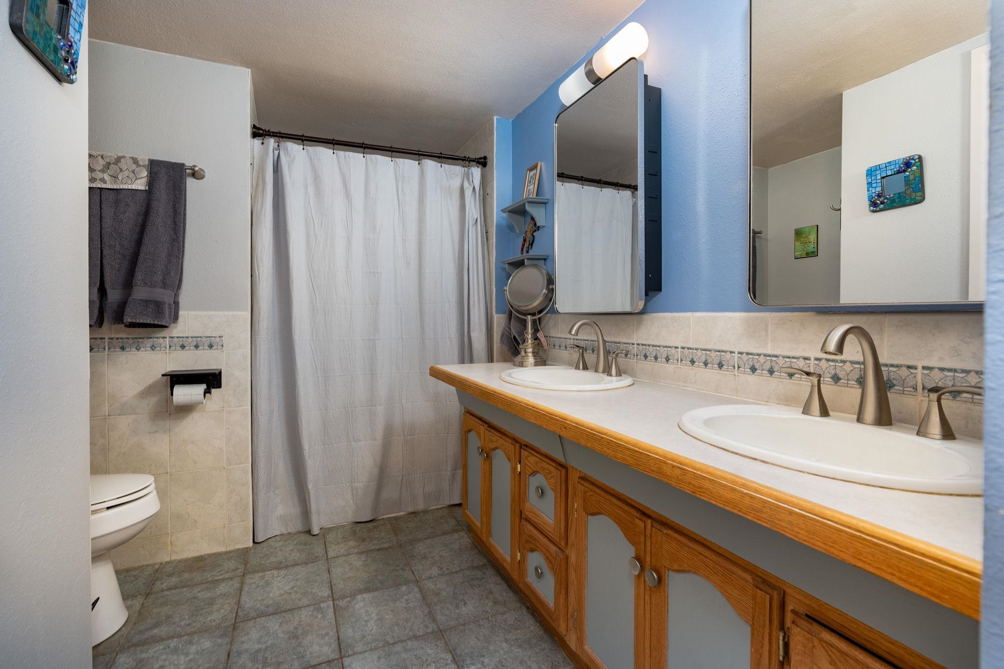 Palisade, Colorado, 81526, United States, 5 Bedrooms Bedrooms, ,6 BathroomsBathrooms,Residential,For Sale,2007514