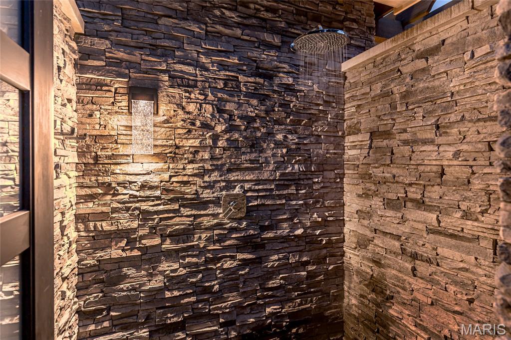 Town and Country, Missouri, 63141, United States, 5 Bedrooms Bedrooms, ,7 BathroomsBathrooms,Residential,For Sale,1966685