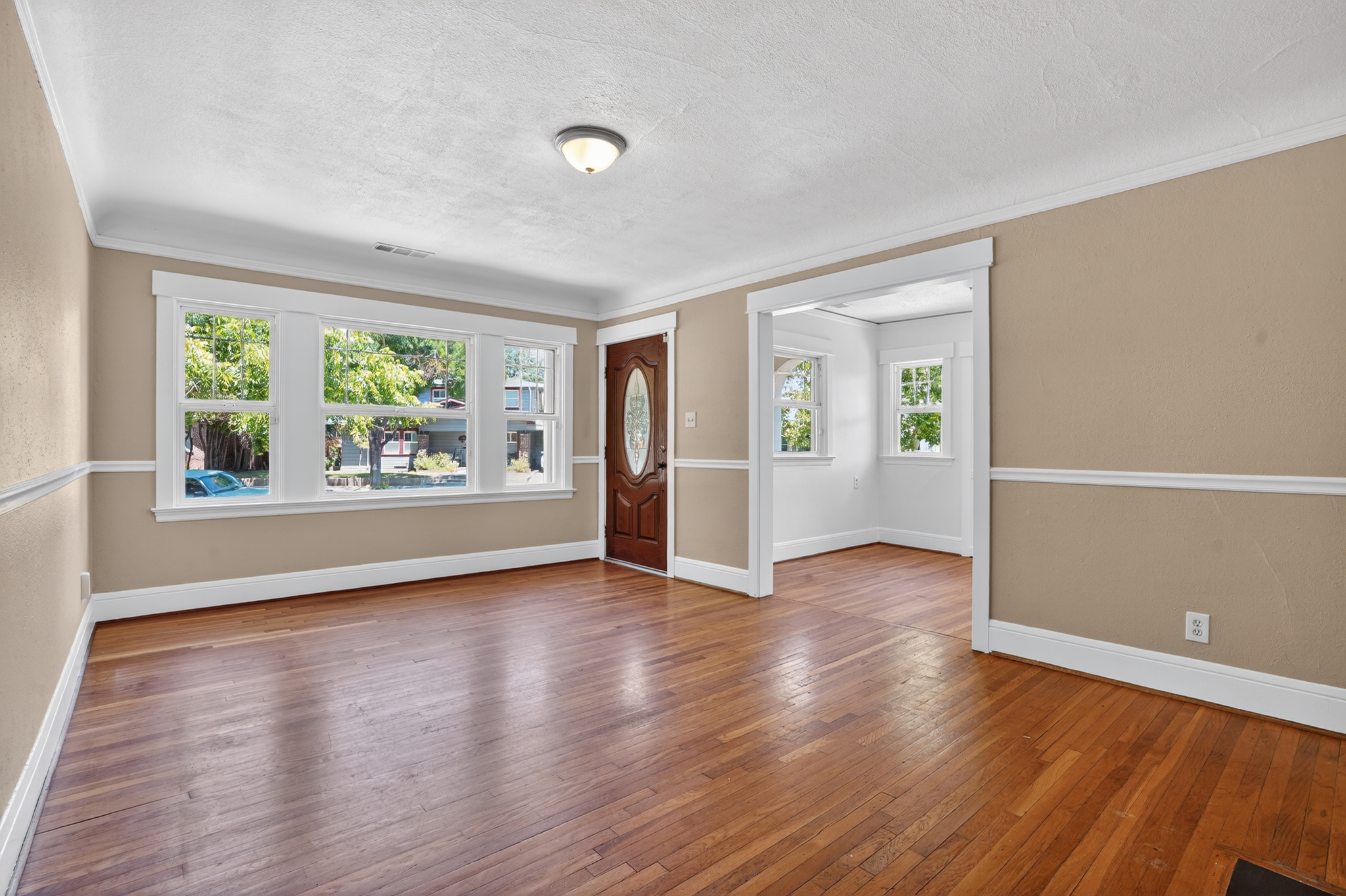  1670 W Poplar St. - 物件實景