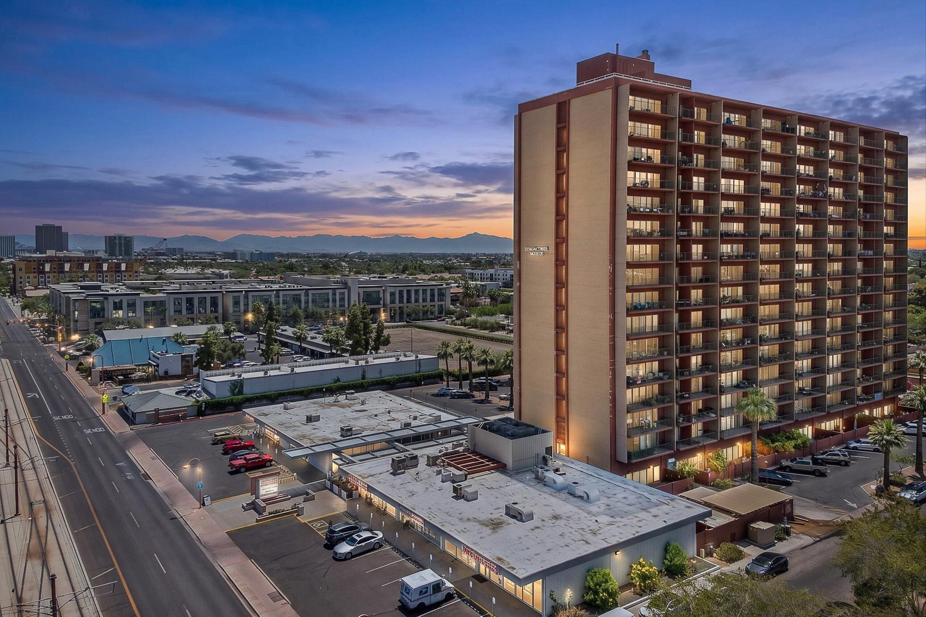  4750 N Central Avenue  Phoenix, AZ - 物件實景