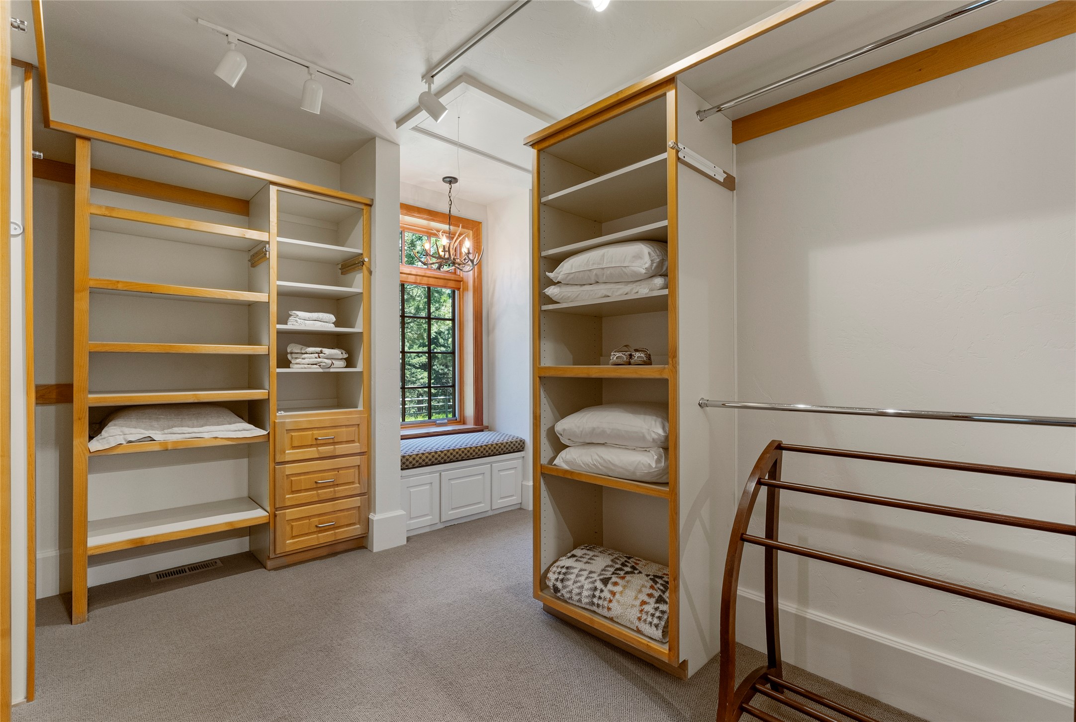  594 Bunkhouse Road - 物件實景