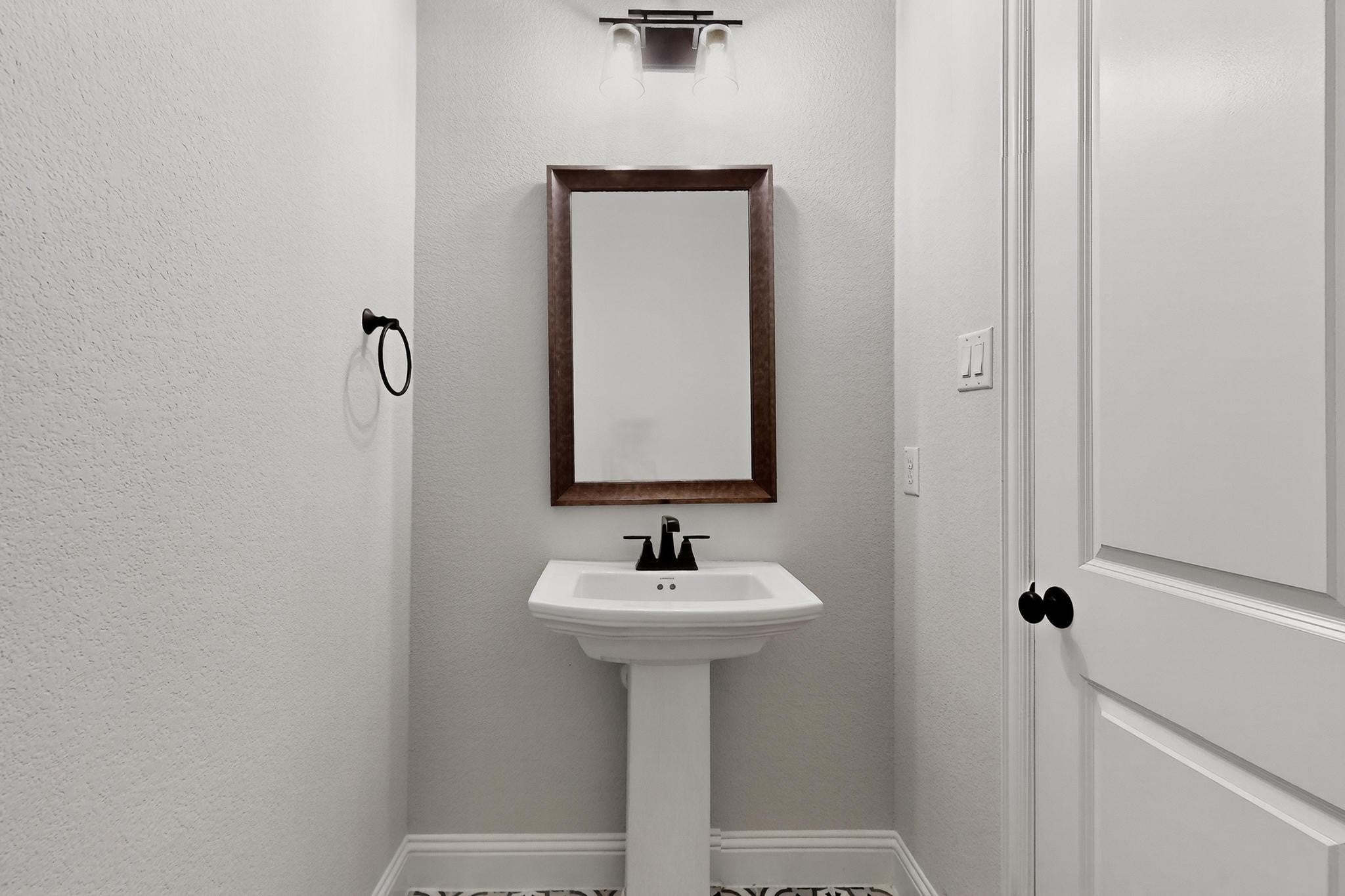 Mansfield, Texas, 76063, United States, 4 Bedrooms Bedrooms, ,4 BathroomsBathrooms,Residential,For Sale,1992597