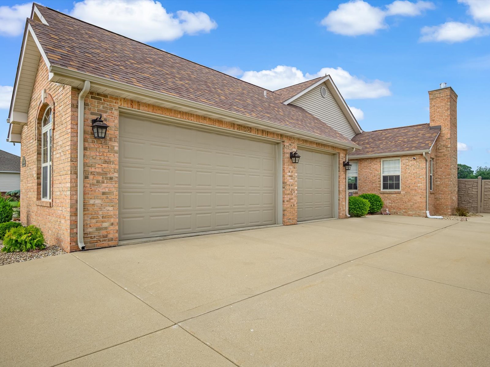 Swansea, Illinois, 62226, United States, 4 Bedrooms Bedrooms, ,4 BathroomsBathrooms,Residential,For Sale,1863975