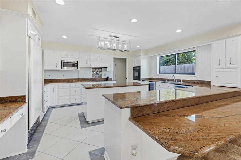 Lake Charles, Louisiana, 70605, United States, 5 Bedrooms Bedrooms, ,4 BathroomsBathrooms,Residential,For Sale,1983707