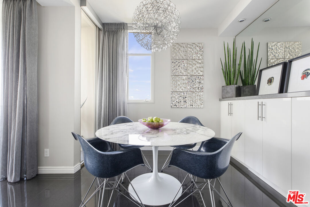 Los Angeles, California, 90027, United States, 1 Bedroom Bedrooms, ,1 BathroomBathrooms,Residential,For Sale,1913700