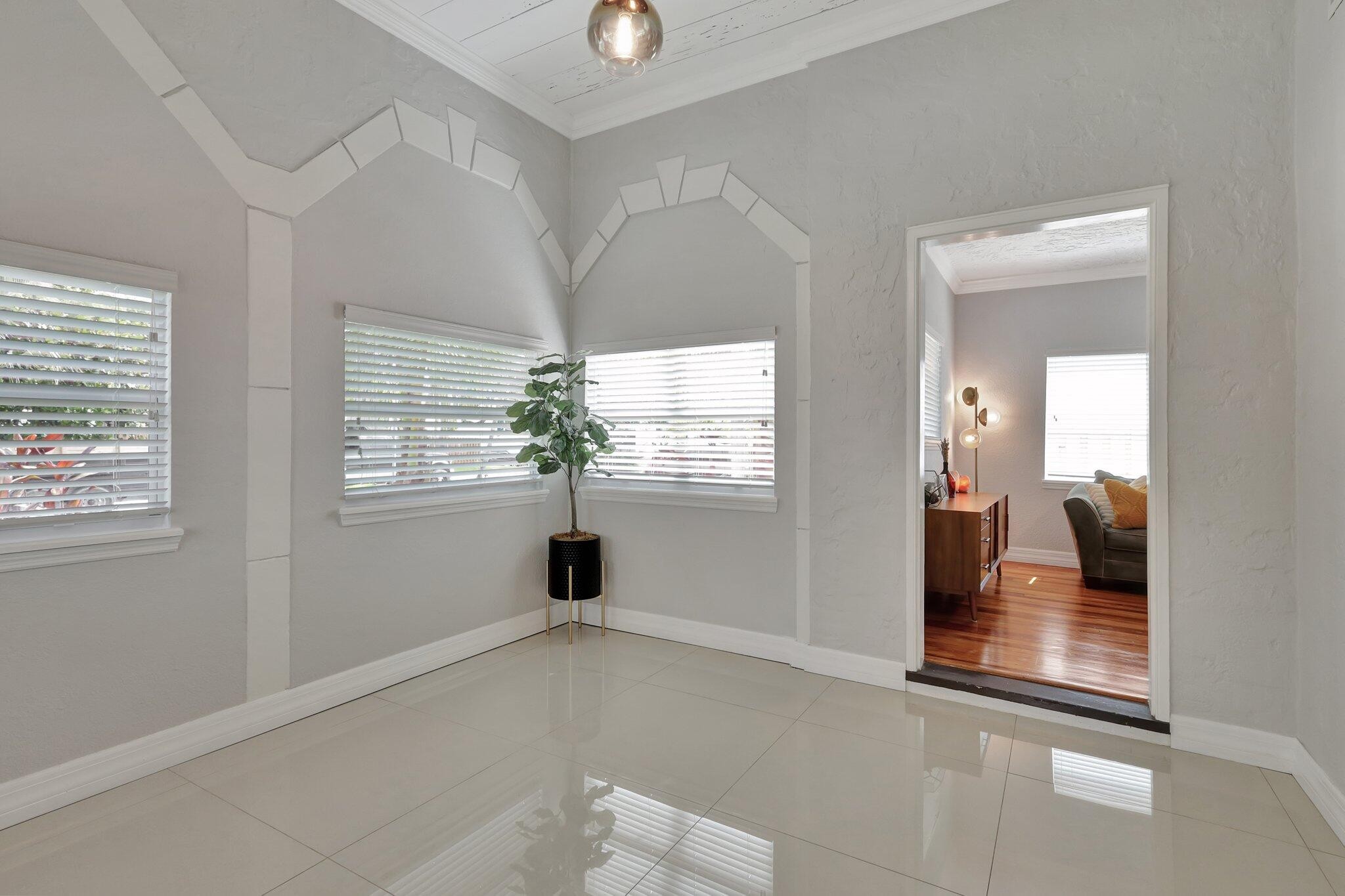 West Palm Beach, Florida, 33401, United States, 2 Bedrooms Bedrooms, ,1 BathroomBathrooms,Residential,For Sale,1942586