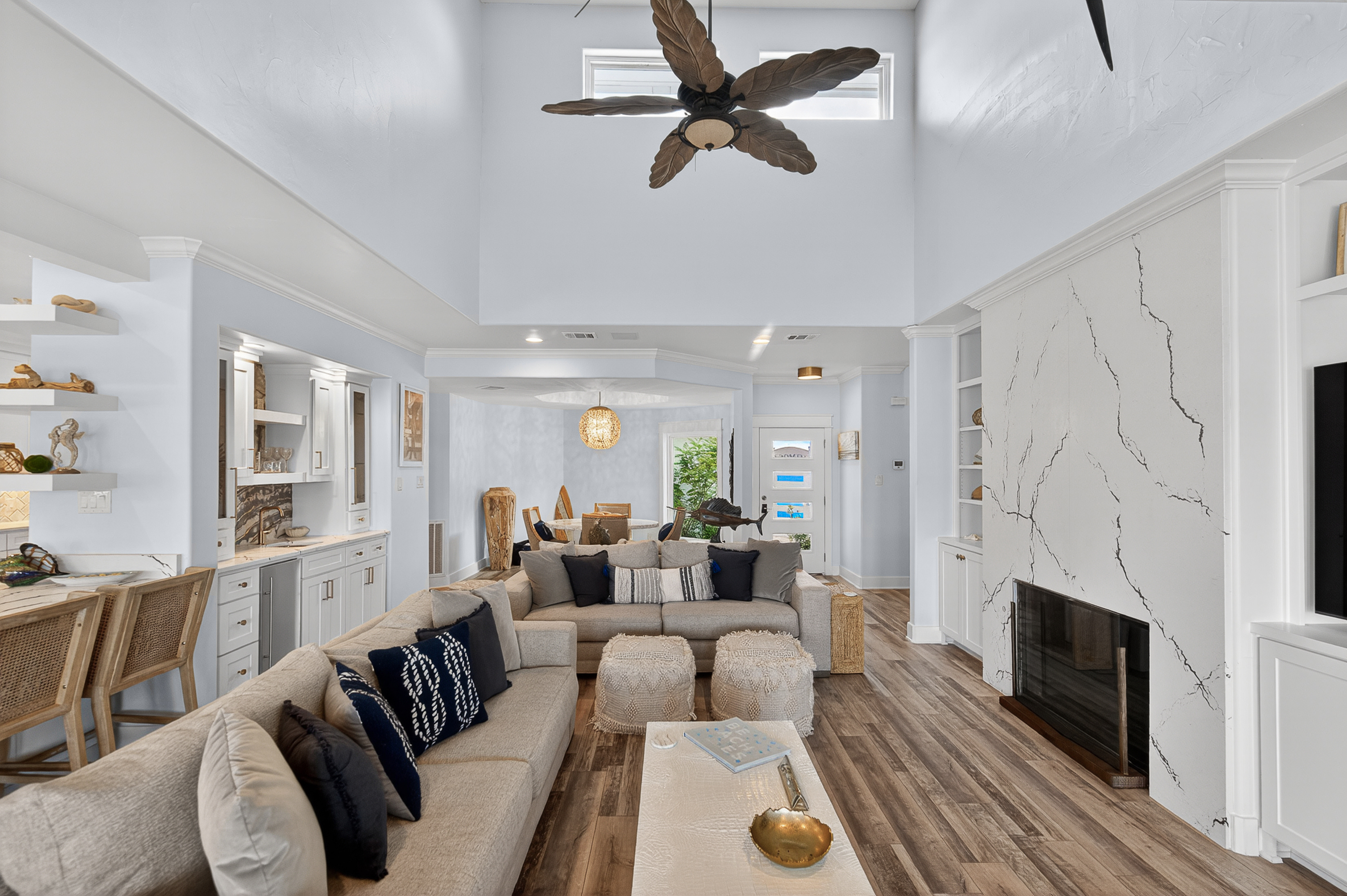  Canal-Front Estate in Island Moorings - 物件實景