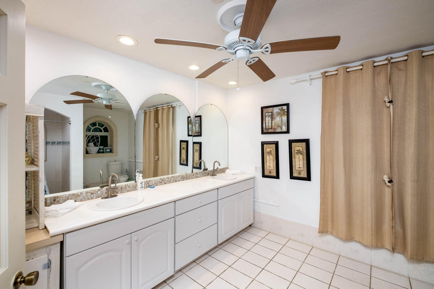 KEY LARGO, Florida, 33037, United States, 10 Bedrooms Bedrooms, ,9 BathroomsBathrooms,Residential,For Sale,1759223