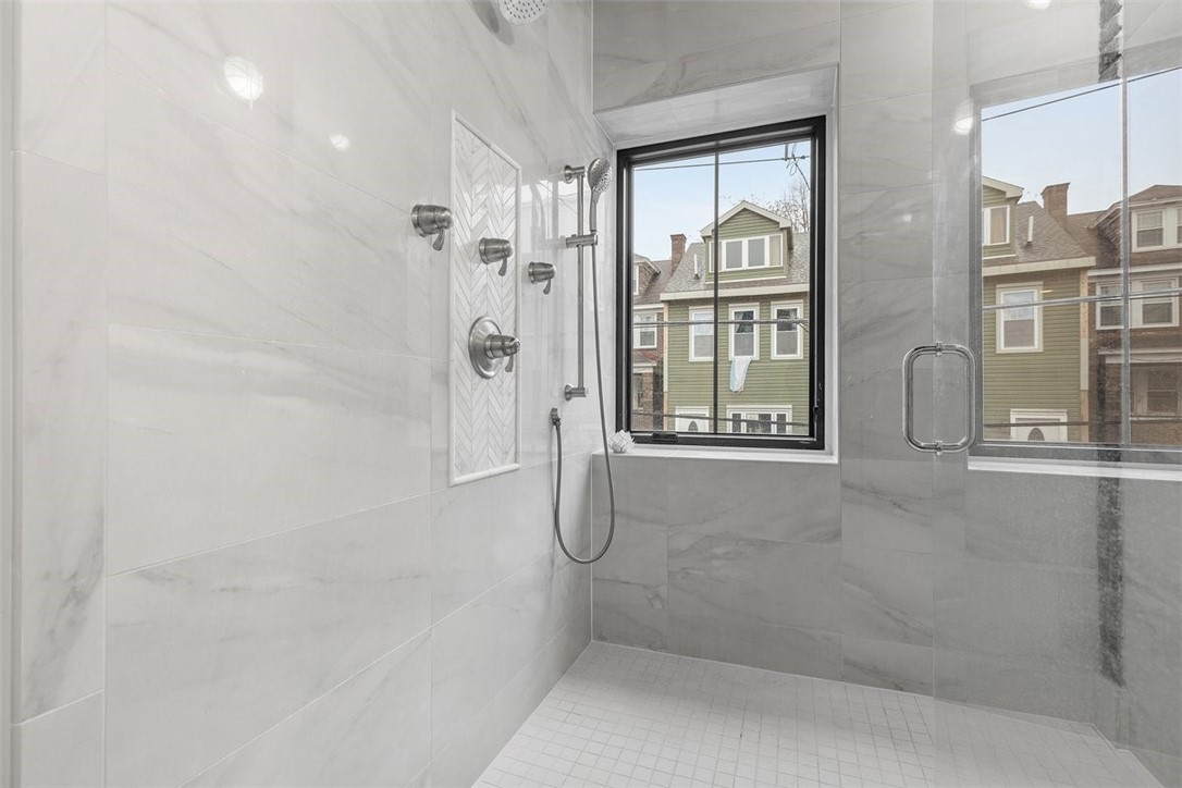 Lawrenceville, Pennsylvania, 15201, United States, 2 Bedrooms Bedrooms, ,4 BathroomsBathrooms,Residential,For Sale,1751252