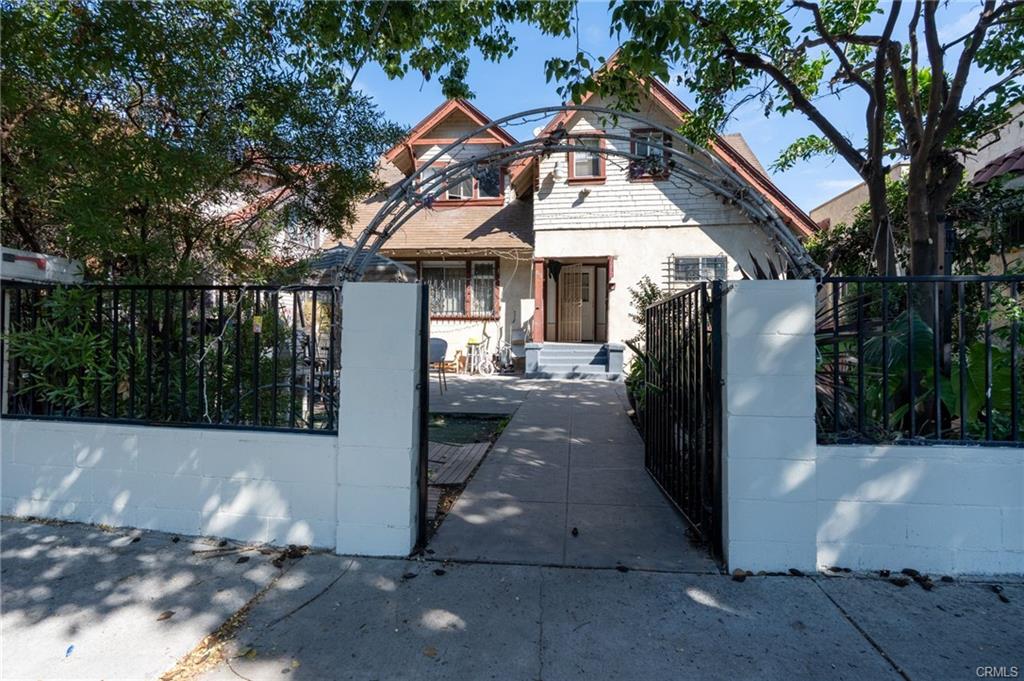 Los Angeles, California, 90037, United States, 7 Bedrooms Bedrooms, ,Residential,For Sale,1935782