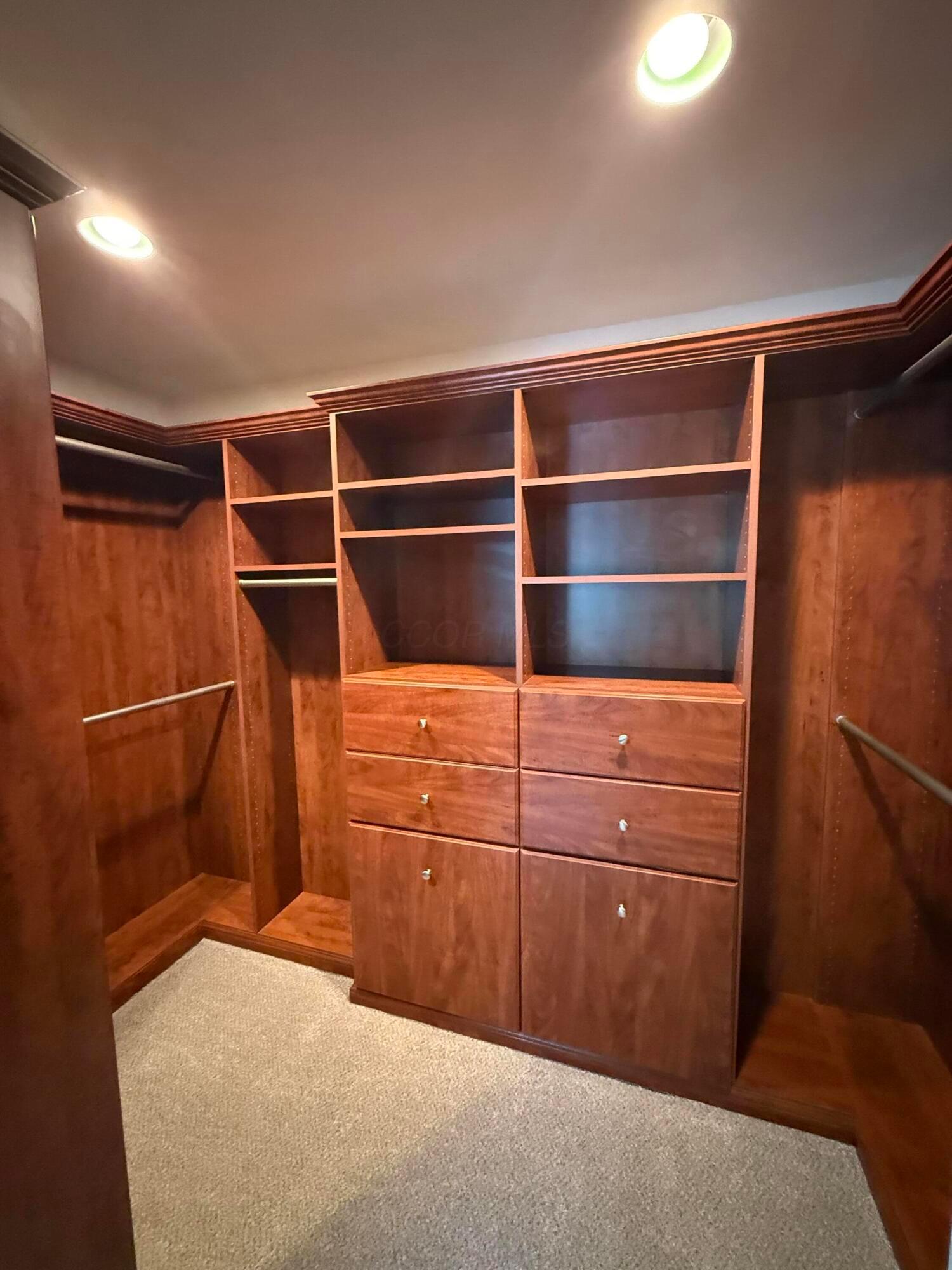 Columbus, Ohio, 43230, United States, 4 Bedrooms Bedrooms, ,3 BathroomsBathrooms,Residential,For Sale,1959310