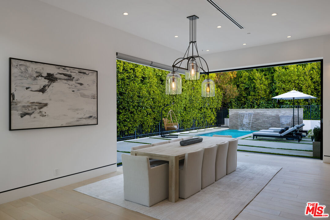 Los Angeles, California, 90049, United States, 4 Bedrooms Bedrooms, ,5 BathroomsBathrooms,Residential,For Sale,1862276