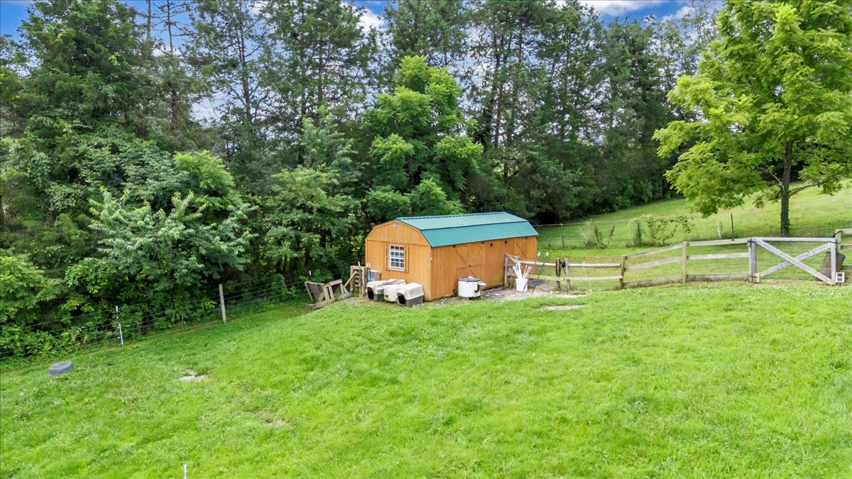 Buchanan, Virginia, 24066, United States, 5 Bedrooms Bedrooms, ,4 BathroomsBathrooms,Residential,For Sale,1900741