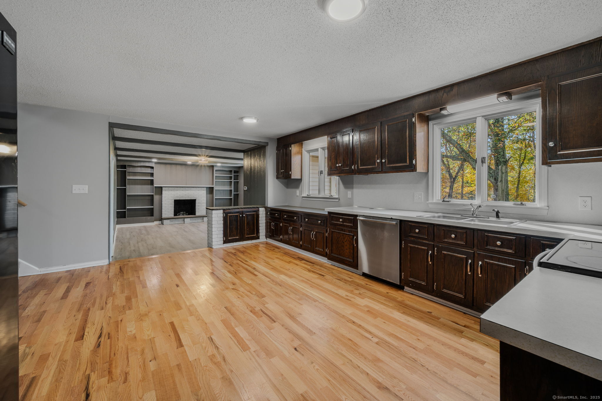 Waterford, Connecticut, 06385, United States, 3 Bedrooms Bedrooms, ,3 BathroomsBathrooms,Residential,For Sale,1969009