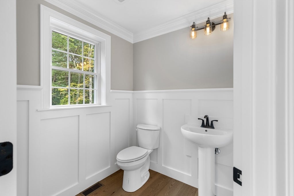 Lakeville, Massachusetts, 02347, United States, 3 Bedrooms Bedrooms, ,3 BathroomsBathrooms,Residential,For Sale,1943021