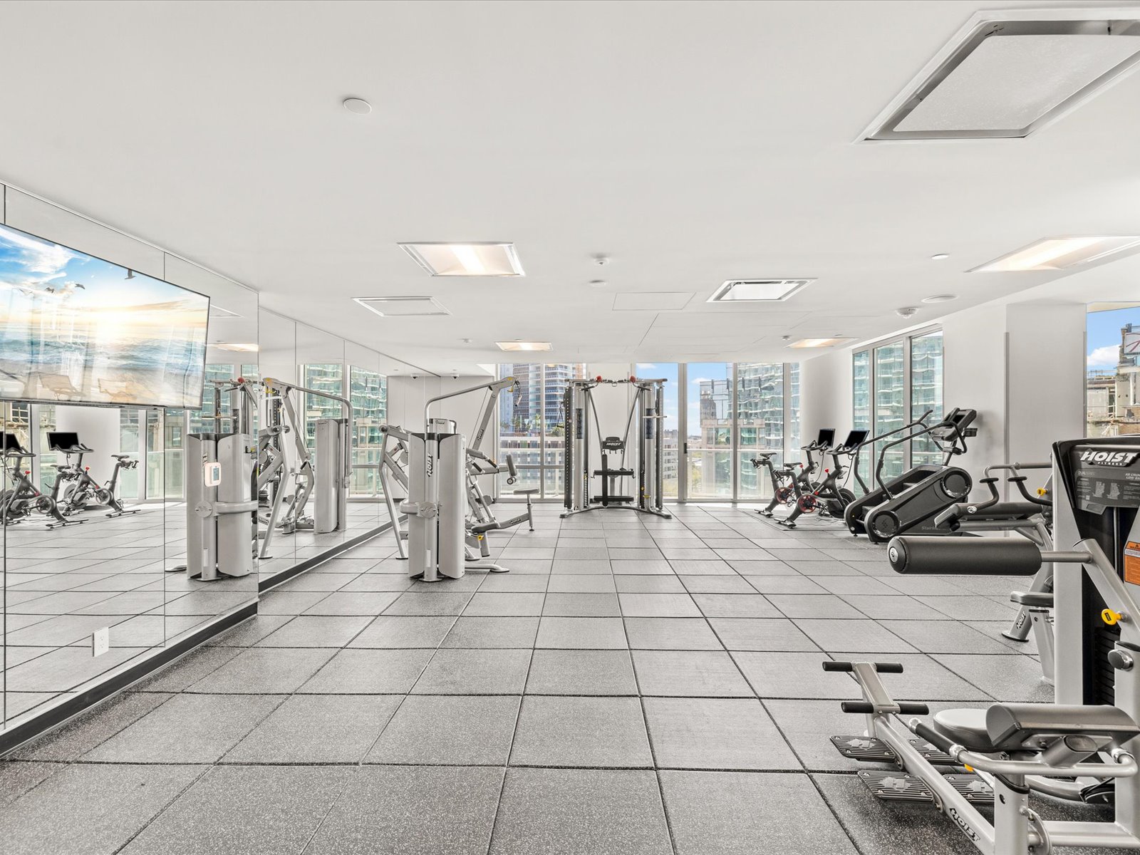 ST Petersburg, Florida, 33701, United States, 2 Bedrooms Bedrooms, ,3 BathroomsBathrooms,Residential,For Sale,2049072
